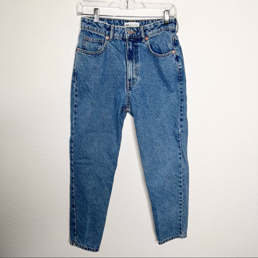 Zara high rise mom Ankle jean size 6 Distressed Hems And Waist Band